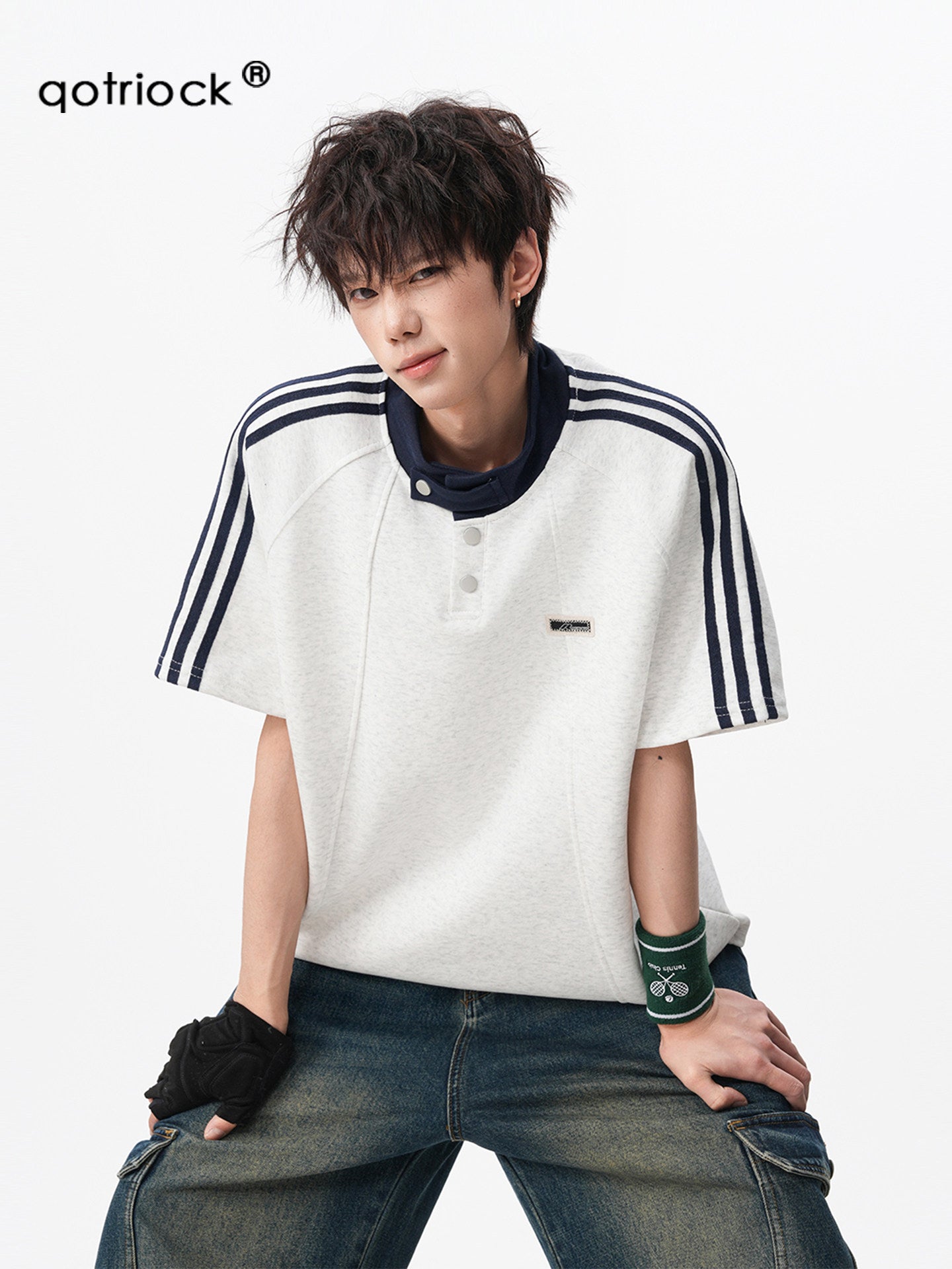 American retro three-stripe polo shirt, short-sleeved, unisex, summer preppy style, Henley collar T-shirt, youthful, three-quarter sleeve.
