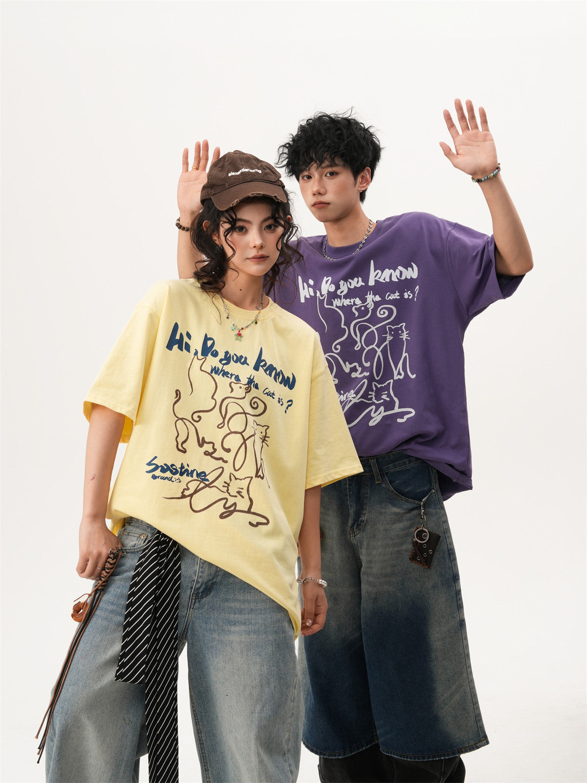 American-style hand-painted cat short-sleeved t-shirt, new summer design for men and women, versatile and fun couple top.