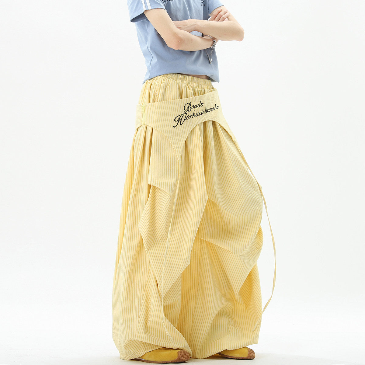 Stylish striped wide-leg trousers with lace-up details, unisex, perfect for summer hip-hop, street dance, and paratrousers. Loose, casual, floor-length trousers.