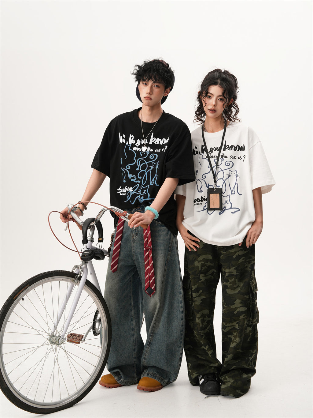 American-style hand-painted cat short-sleeved t-shirt, new summer design for men and women, versatile and fun couple top.