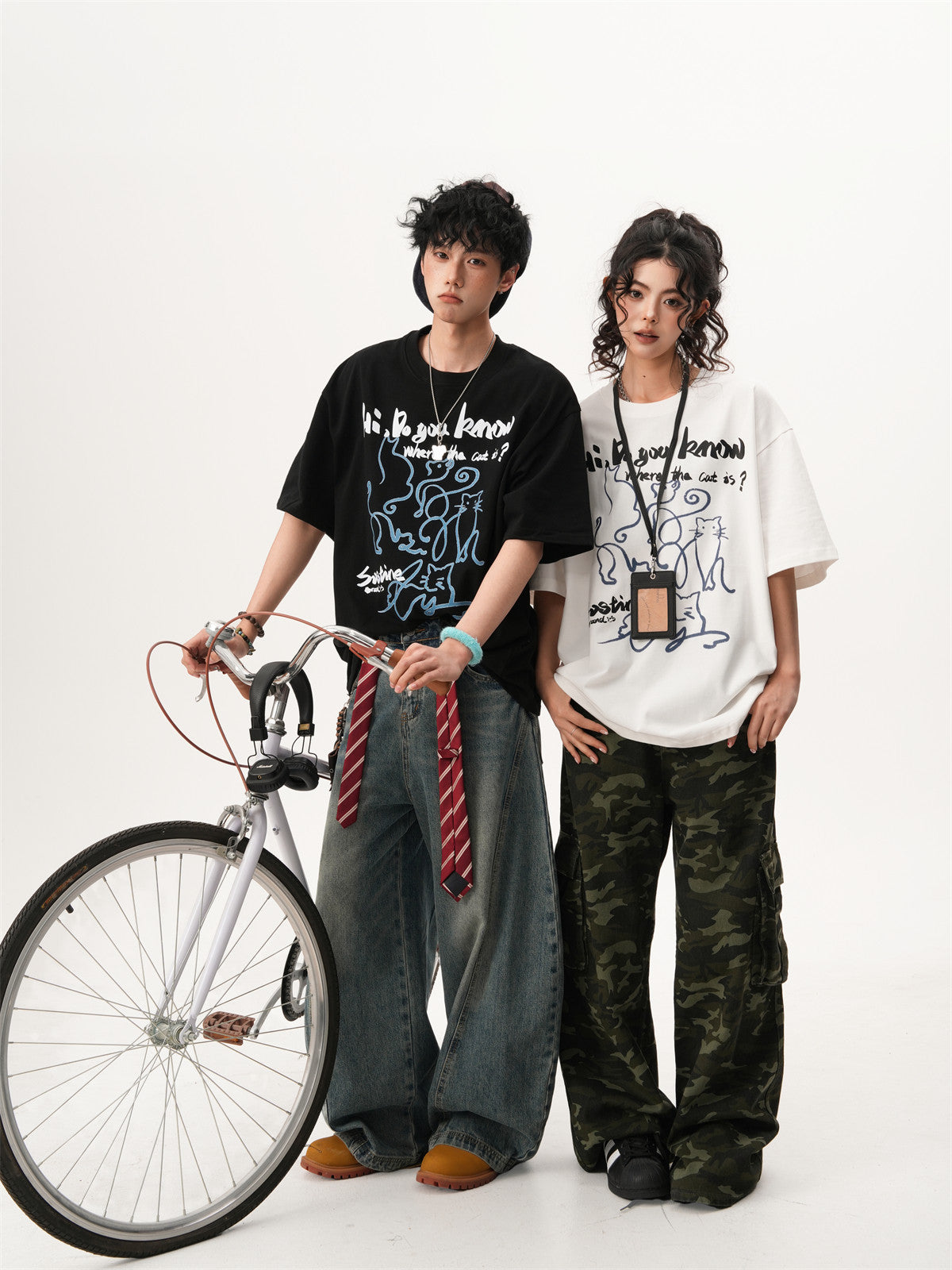 American-style hand-painted cat short-sleeved t-shirt, new summer design for men and women, versatile and fun couple top.